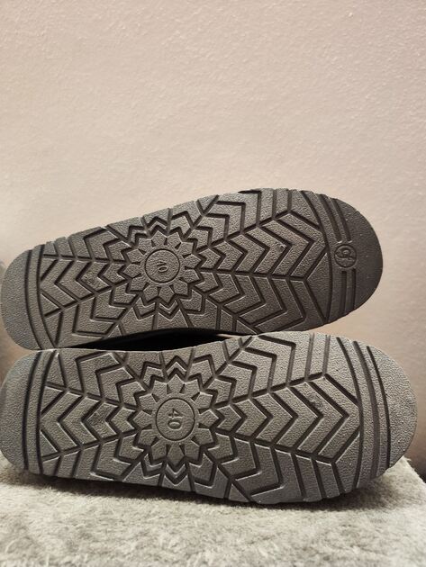 Botas estilo Pantufa acinzentadas n40 da Justine . Botas e botins