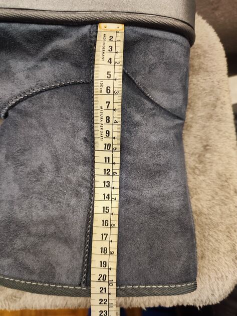 Botas estilo Pantufa acinzentadas n40 da Justine . Botas e botins