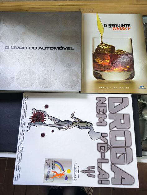 Livro diverso automóvel, whisky e drogas. Livros