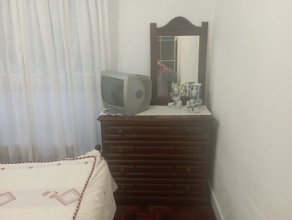aluguer de quarto. Ofereço Quarto para Arrendar