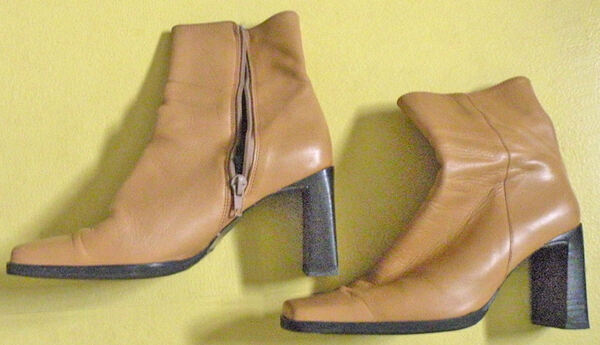 Botins de Senhora de Salto Alto em Pele. Botas e botins