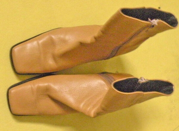Botins de Senhora de Salto Alto em Pele. Botas e botins
