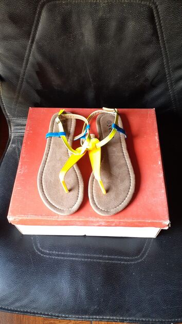 calçados mulher otimo preço.. Sandálias