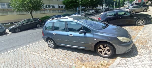 vendo carro barato Peugeot 307 sw-hdi 1600 . Carros