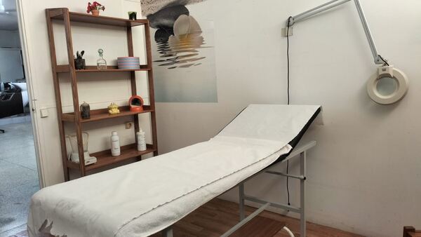 Trespasse Cabeleireiro e Estética com Pronto-a-vestir . Estabelecimentos para arrendar