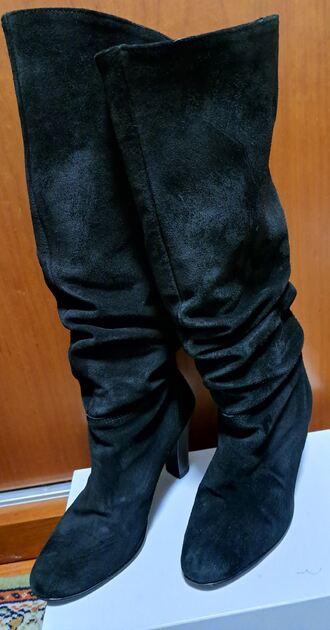 Botas Senhora T.36-Cano altura 35cm ; tacão 8cm em. Botas e botins