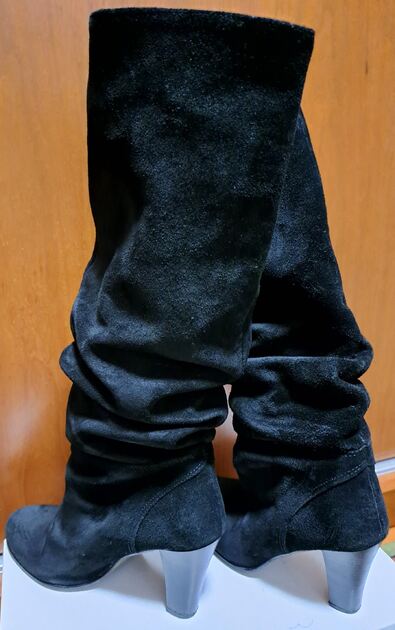 Botas Senhora T.36-Cano altura 35cm ; tacão 8cm em. Botas e botins