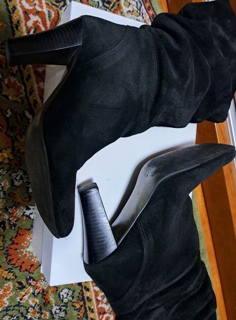 Botas Senhora T.36-Cano altura 35cm ; tacão 8cm em. Botas e botins