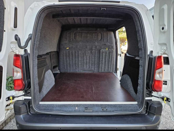 Toyota Proace City L1 1.5d 102cv Comfort 3L. Carros