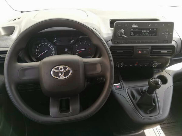 Toyota Proace City L1 1.5d 102cv Comfort 3L. Carros