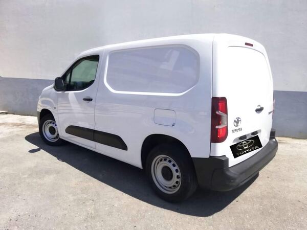 Toyota Proace City L1 1.5d 102cv Comfort 3L. Carros