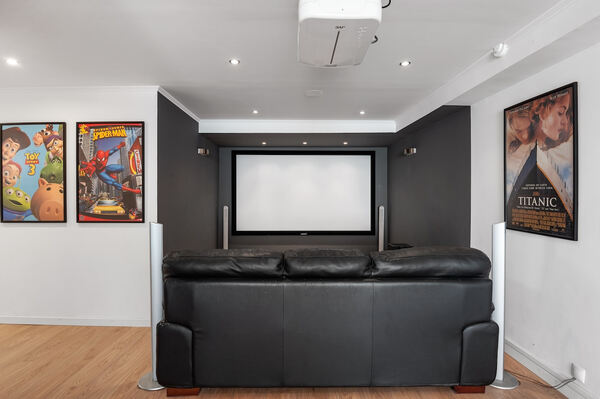 Moradia T5+2 - São Domingos de Rana. Casa e apartamentos para vender