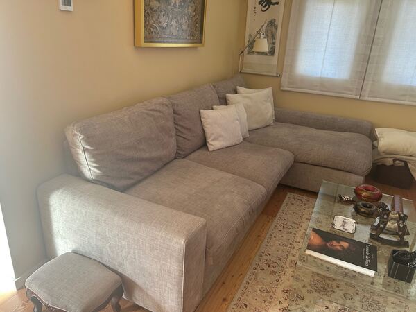 Sofá com chaise longue. Sofás e Poltronas