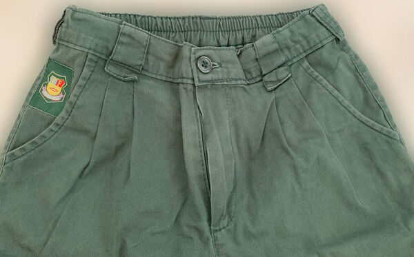 Calção de Criança Unissexo, Verde Forte, como Novo. Outros Roupas para Meninos