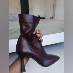 Botas zara. Botas e botins. Amadora. Zara 35 Baixo Vinho  Novo / Como novo Cano curto Renda