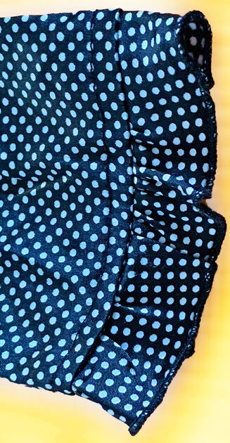 Blusa de Senhora Preta com Pintas Brancas. Camisas e Blusas