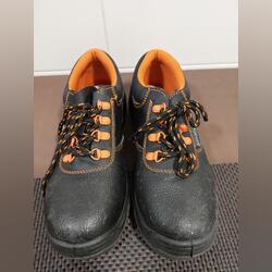 Sapatos de trabalho – BlackLeather- tamanho 40 eur. Outros (sapatos homem)