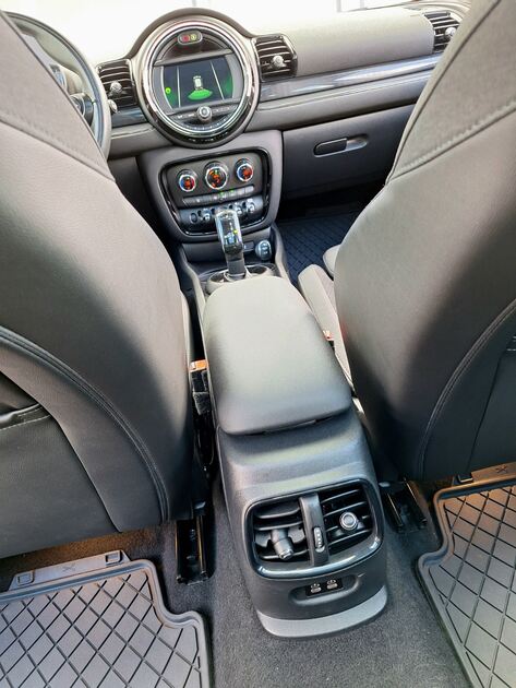 Mini Clubman Cooper D Sport Edition Auto. Carros