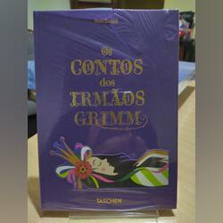 Livro “Os Contos dos Irmãos Grimm”. Livros