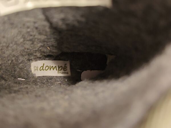 Botas estilo Pantufa acinzentadas n 32 da Dompé . Botas