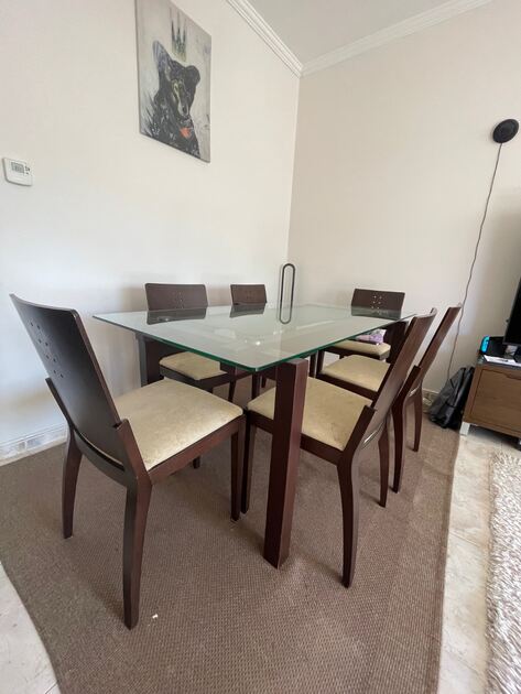 Mesa com 6 cadeiras. Conjunto de mesa e cadeiras