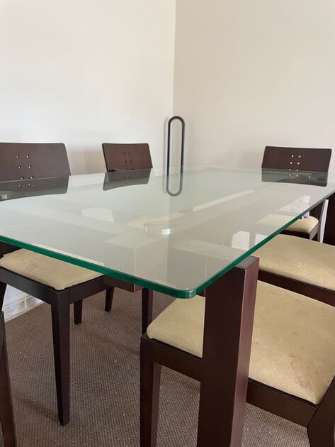 Mesa com 6 cadeiras. Conjunto de mesa e cadeiras