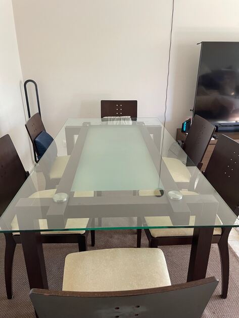 Mesa com 6 cadeiras. Conjunto de mesa e cadeiras