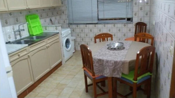ALUGA-SE QUARTO EM FARO. Ofereço Quarto para Arrendar
