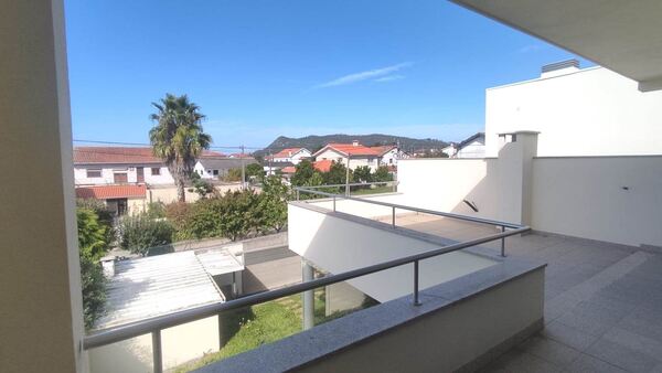 Moradia T4 com suite em Palmeira de Faro / Esposen. Casa e apartamentos para vender