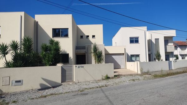 Moradia T4 com suite em Palmeira de Faro / Esposen. Casa e apartamentos para vender