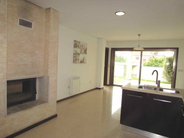 Moradia T4 com suite em Palmeira de Faro / Esposen. Casa e apartamentos para vender