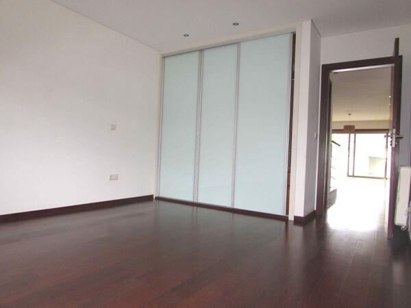 Moradia T4 com suite em Palmeira de Faro / Esposen. Casa e apartamentos para vender
