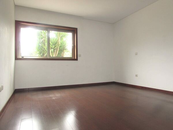 Moradia T4 com suite em Palmeira de Faro / Esposen. Casa e apartamentos para vender