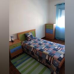 Quarto no Cacém . Ofereço Quarto para Arrendar. Sintra. 12 m2 1 quarto Cama de solteiro   1 banho Longo (12+ meses) Último andar Internet Mobiliado Quarto privado Sem animais domésticos Proibido fumar