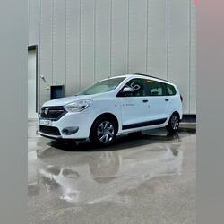 DACIA LODGY STEPWAY . Carros. Gondomar. 2018   88.000 km Manual Gasolina 115 cv 5 portas Branco Ar condicionado Vidros eléctricos Cruise control adaptativo Sistema de navegação Volante multi-funções