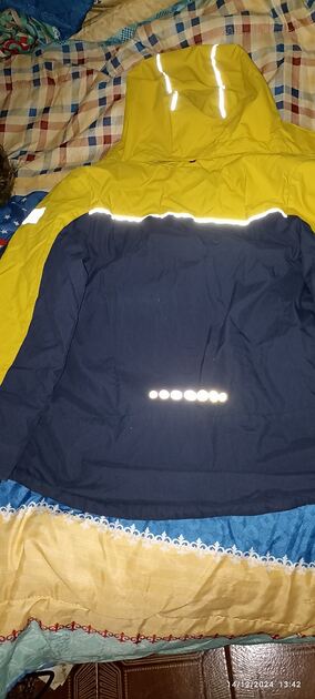 casaco com capuz H&M.. Casacos