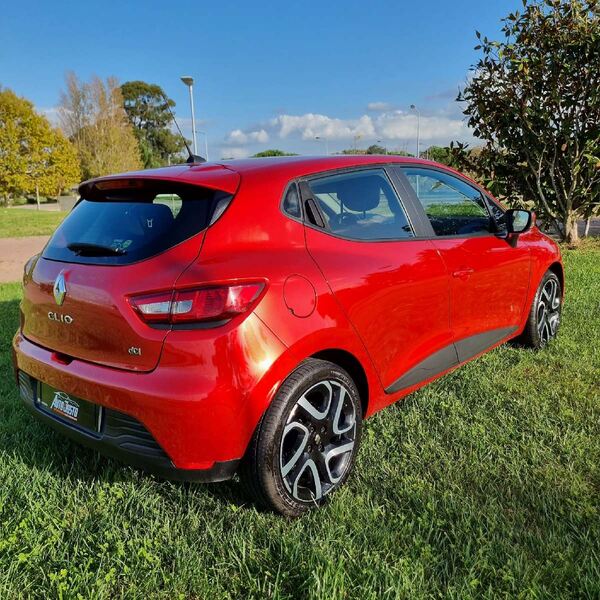 Renalt Clio. Carros
