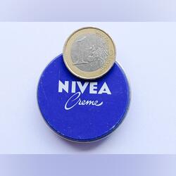 Pequena caixa metálica da Nivea. Outros Lazer