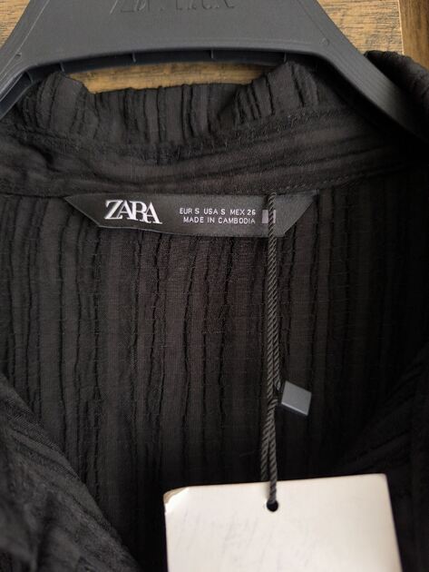 Vestido Zara com detalhes dourados . Vestidos
