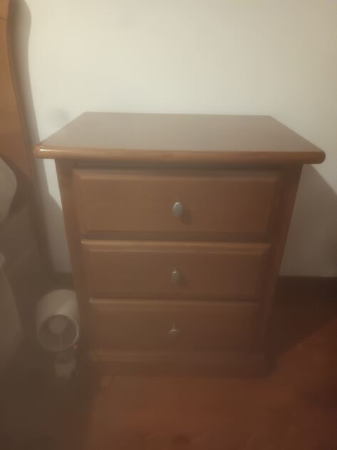 Vendo cama casal e mesas. Conjuntos de móveis para quarto