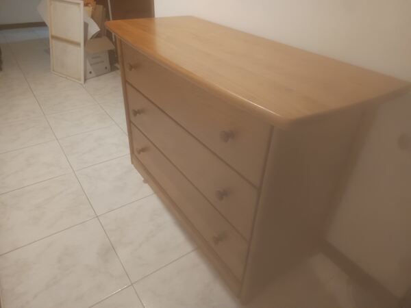 Vendo cama casal e mesas. Conjuntos de móveis para quarto