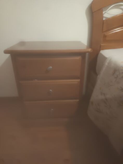 Vendo cama casal e mesas. Conjuntos de móveis para quarto