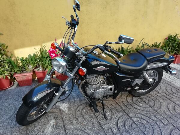 Suzuki GZ 250 Marauder AR (2006). Motos