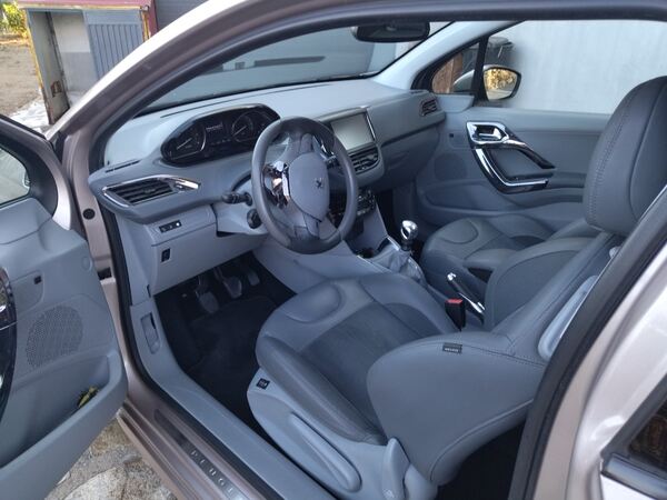 Peugeot 208 1.6 HDi 114cv Griffe. Carros
