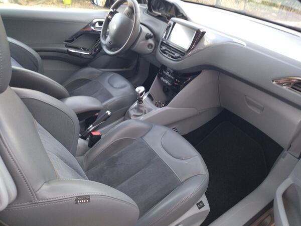 Peugeot 208 1.6 HDi 114cv Griffe. Carros