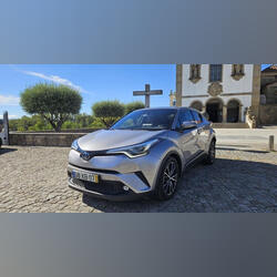 Toyota C-HR executive. Carros