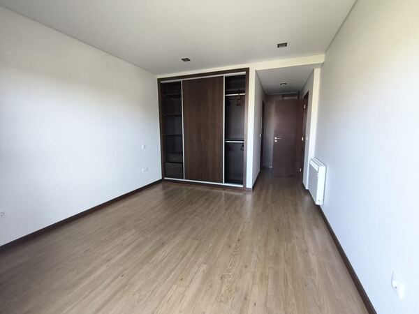 Apart. T2+2 duplex em Marinhas (2986). Casa e apartamentos para arrendar