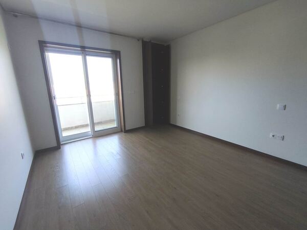 Apart. T2+2 duplex em Marinhas (2986). Casa e apartamentos para arrendar