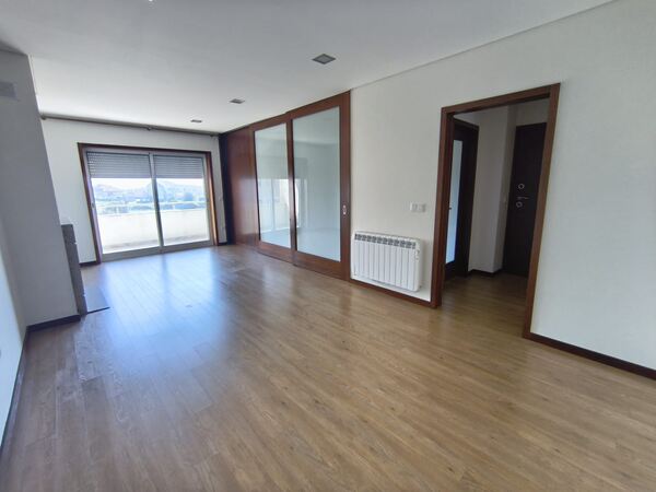 Apart. T2+2 duplex em Marinhas (2986). Casa e apartamentos para arrendar