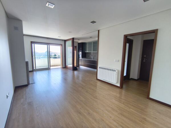 Apart. T2+2 duplex em Marinhas (2986). Casa e apartamentos para arrendar